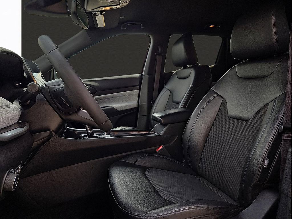 Used 2024 Jeep Compass Latitude AWD/4WD image 12