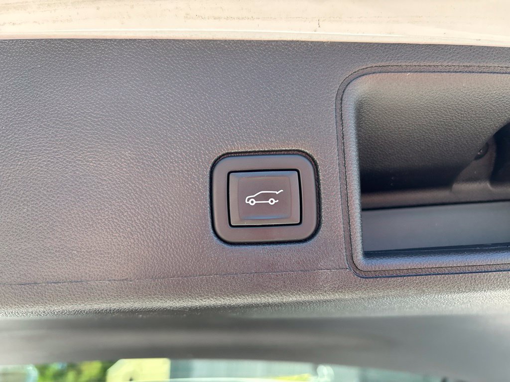 Used 2023 GMC Terrain SLE w/ Driver Convenience Package AWD/4WD image 15