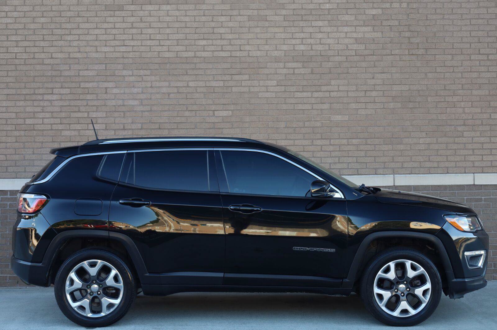 Used 2018 Jeep Compass Limited AWD/4WD image 3
