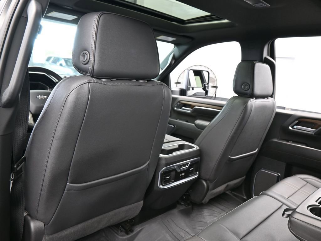 Used 2024 Chevrolet Silverado 2500 High Country w/ Midnight Edition AWD/4WD image 35