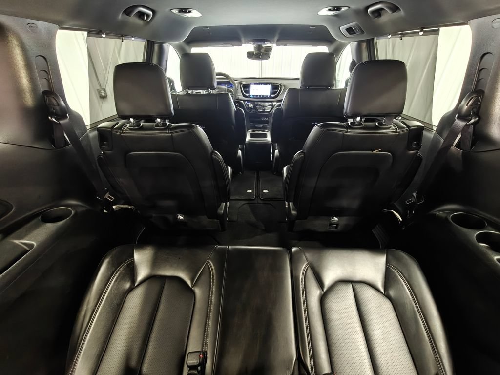 Used 2025 Chrysler Pacifica Select FWD image 32