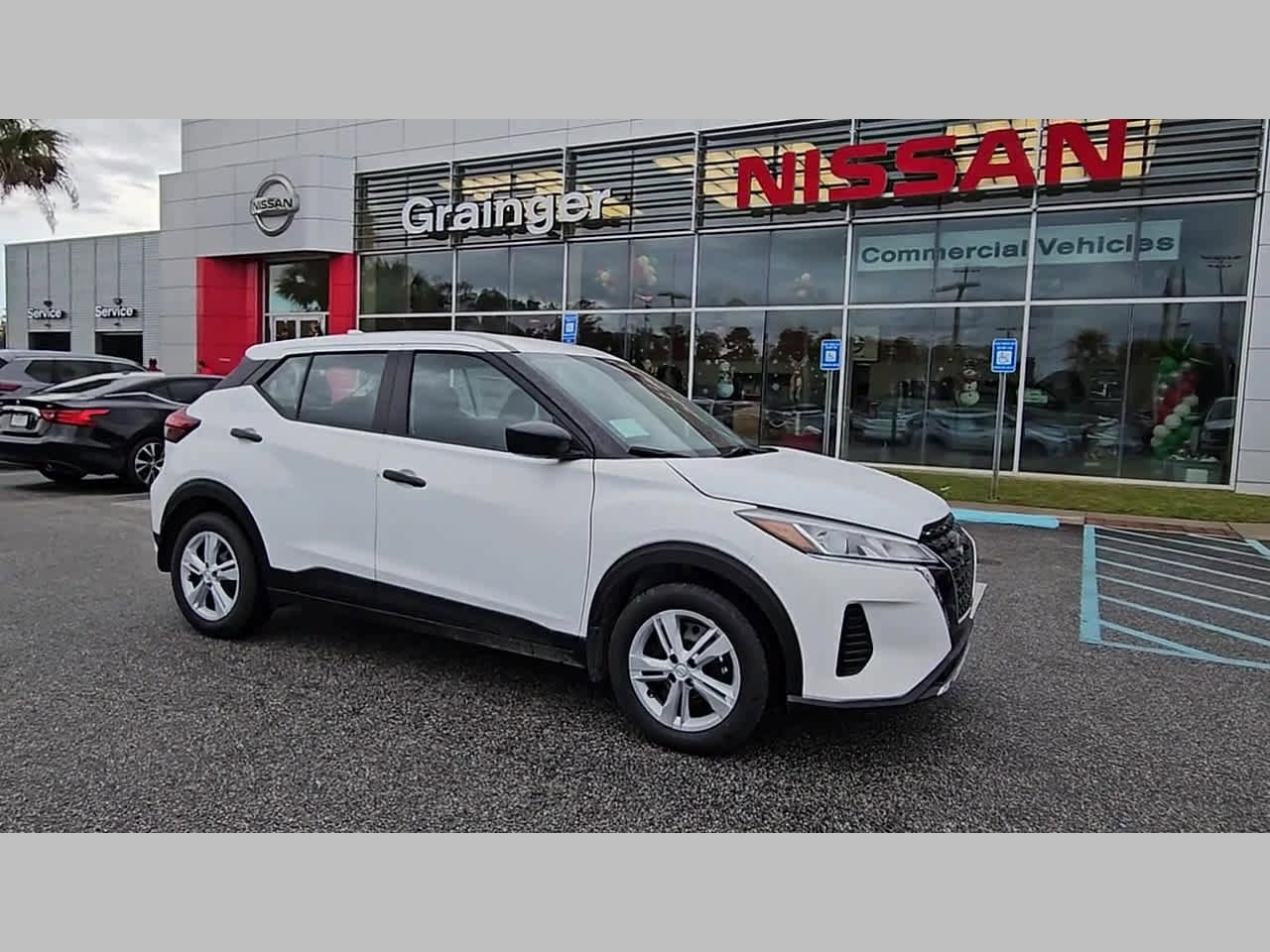 New 2025 Nissan Kicks Play S image 37