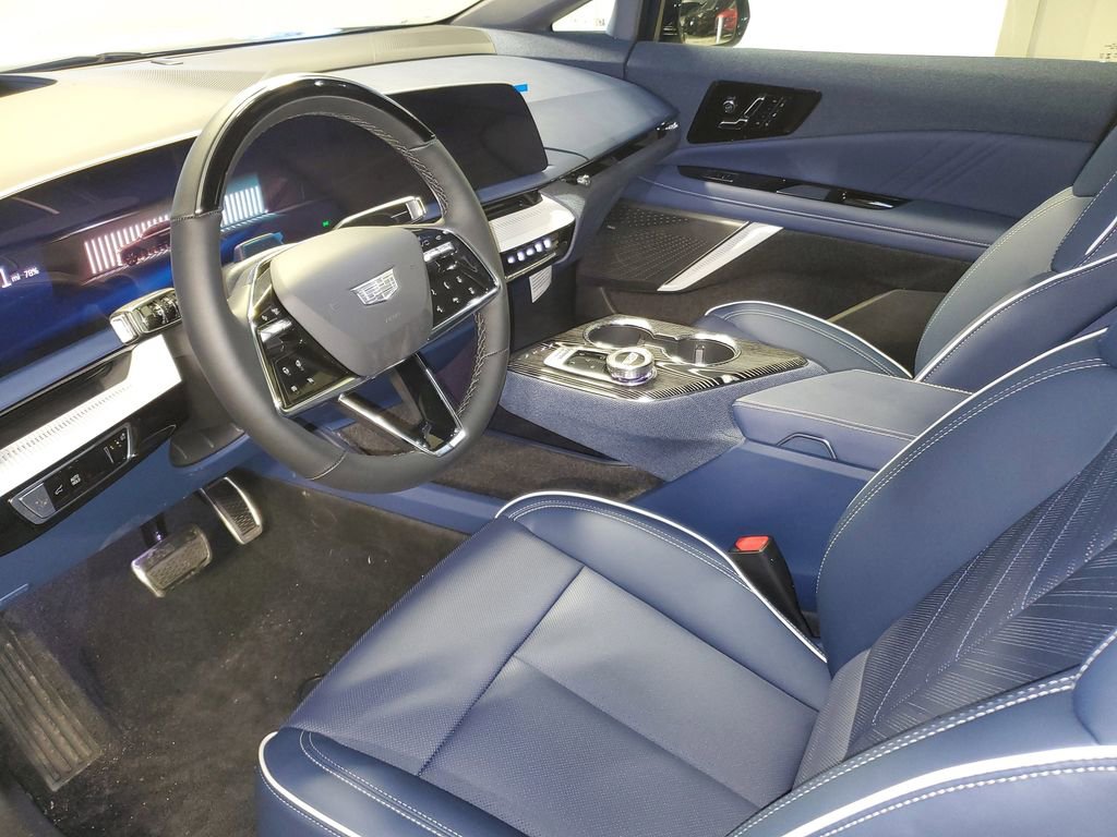 New 2025 Cadillac Optiq Sport 2 image 29