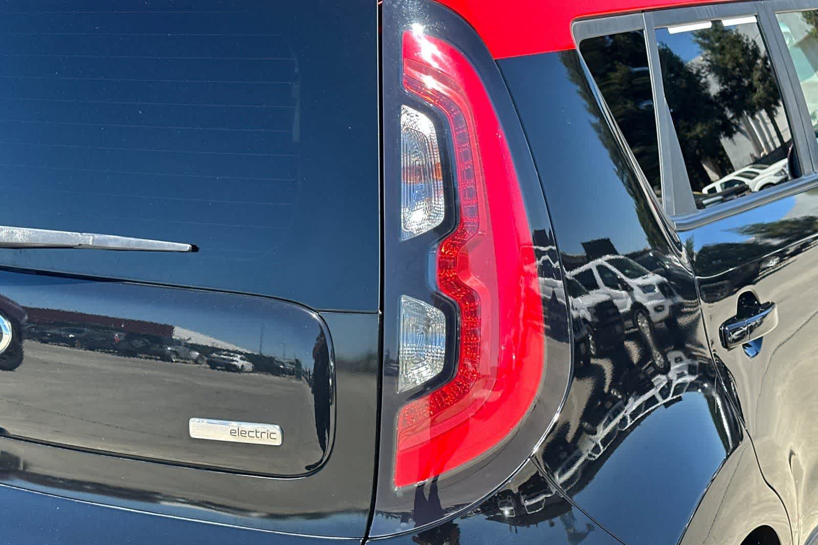 Used 2019 Kia Soul EV + FWD image 34