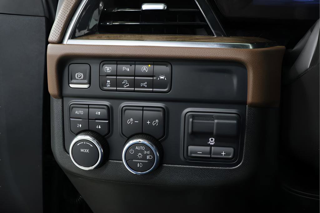 Used 2025 Chevrolet Tahoe High Country w/ Sun And Tow Package image 18