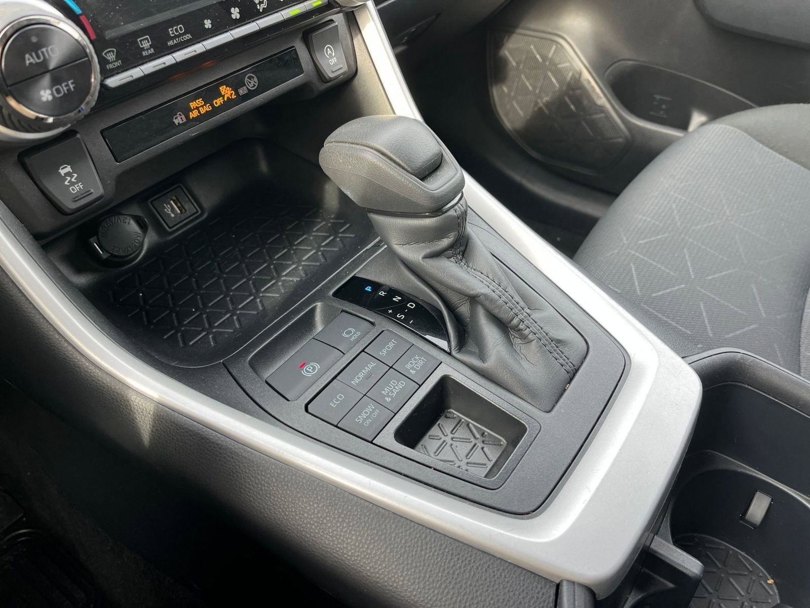 Used 2025 Toyota RAV4 XLE image 41