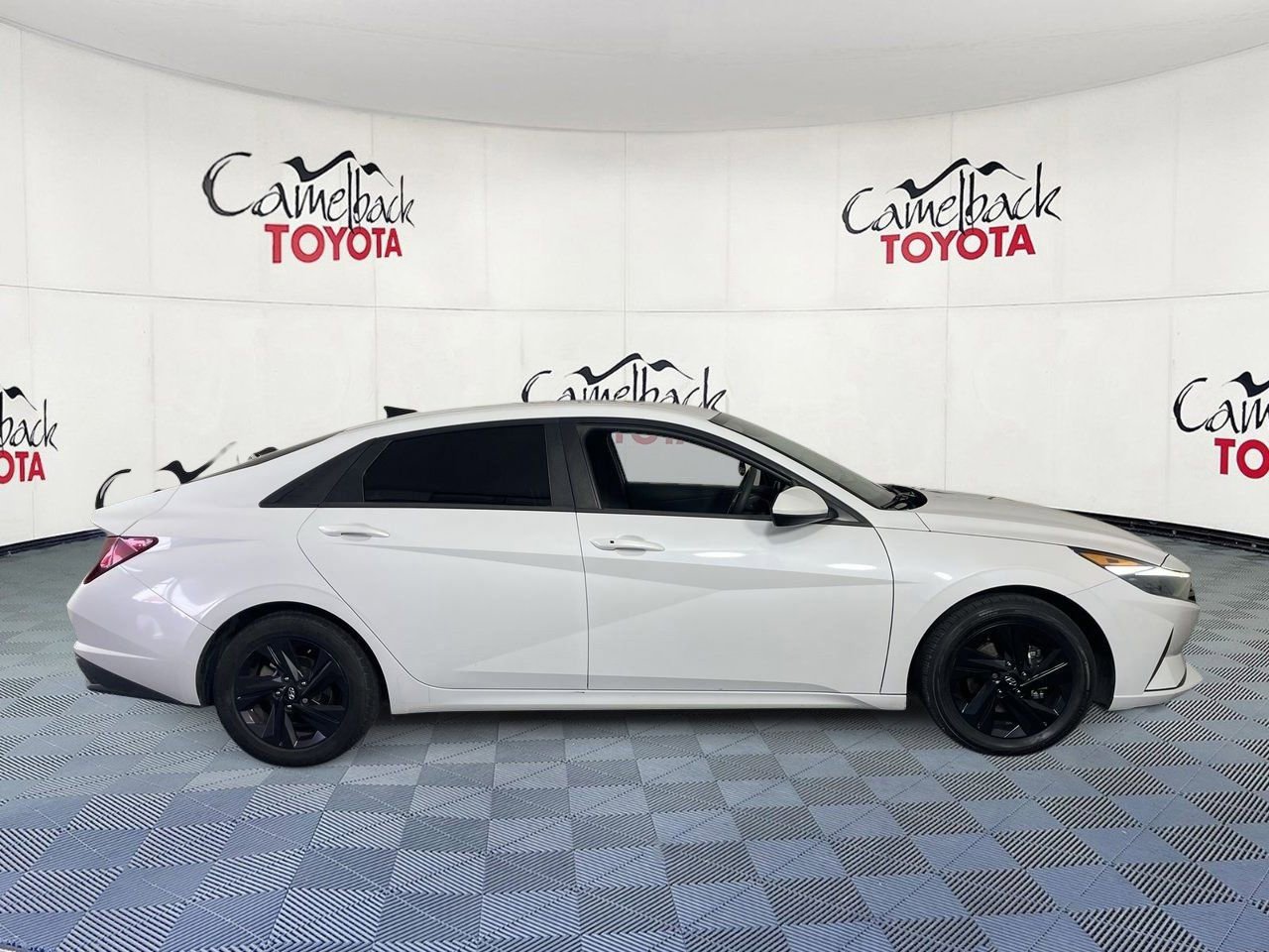 Used 2022 Hyundai Elantra SEL w/ Cargo Package FWD image 8