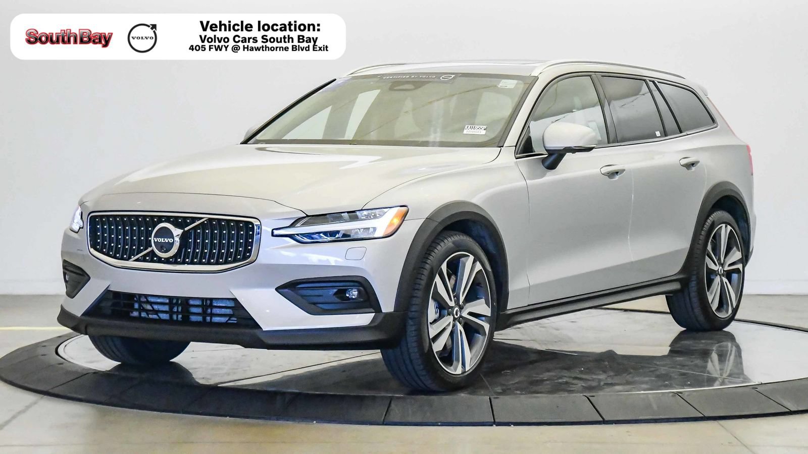 Certified 2025 Volvo V60 B5 Cross Country Plus AWD/4WD image 1