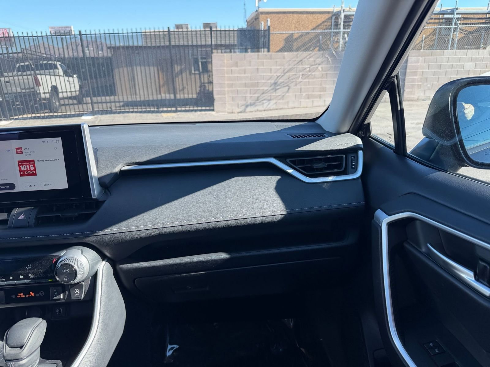 Used 2025 Toyota RAV4 XLE image 34