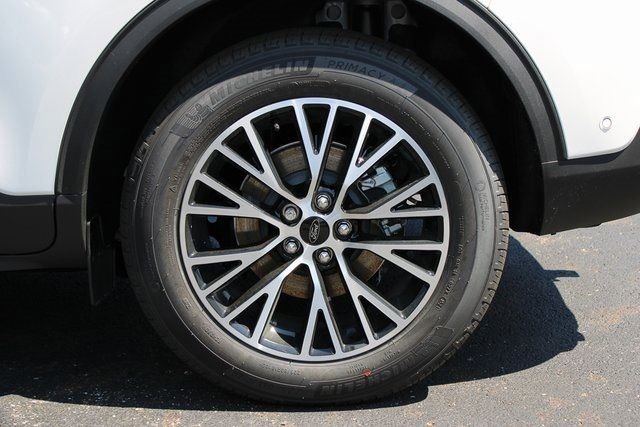 New 2024 Ford Escape SE w/ PHEV Premium Package image 10