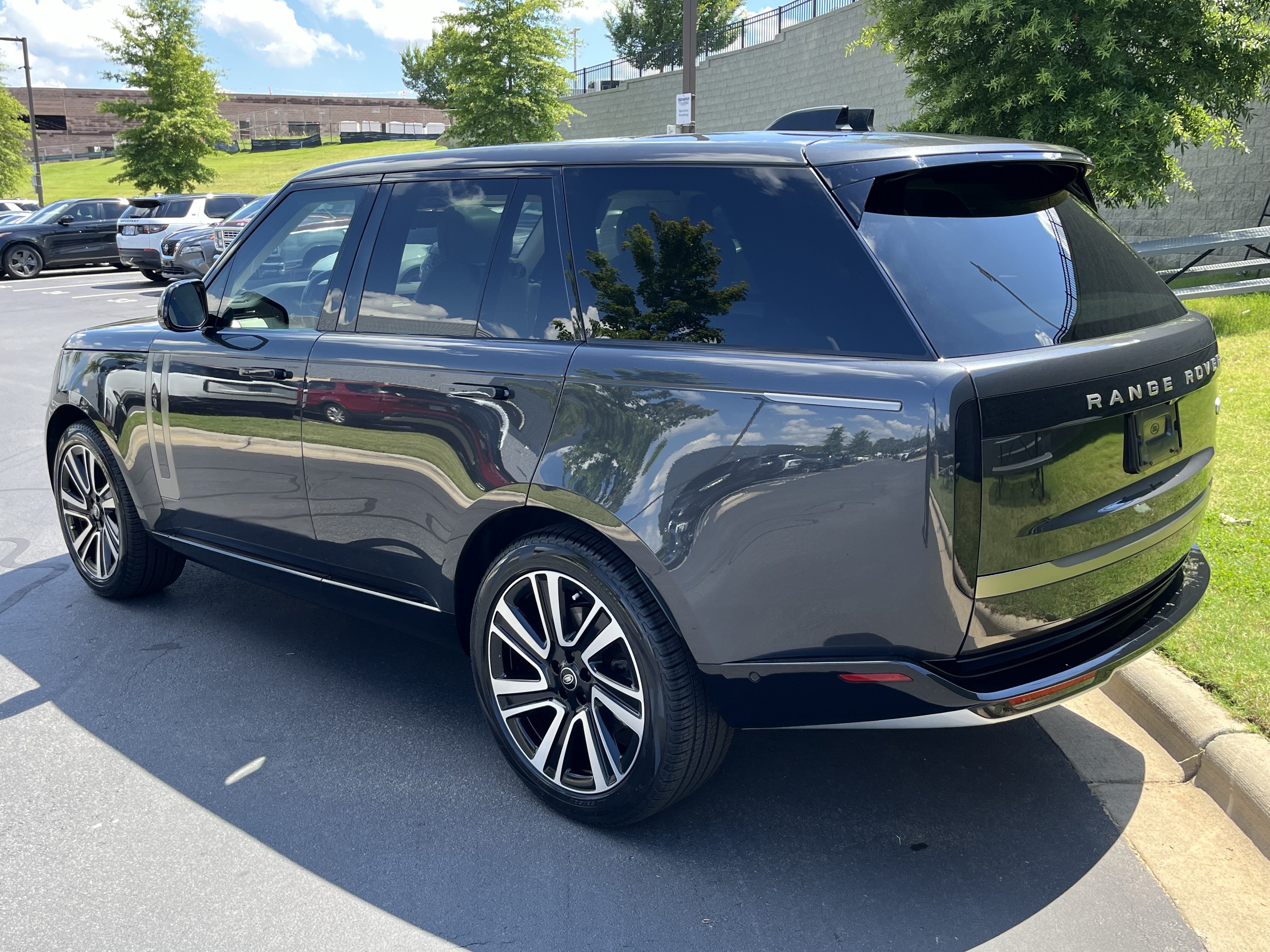 Used 2023 Land Rover Range Rover SE AWD/4WD image 5
