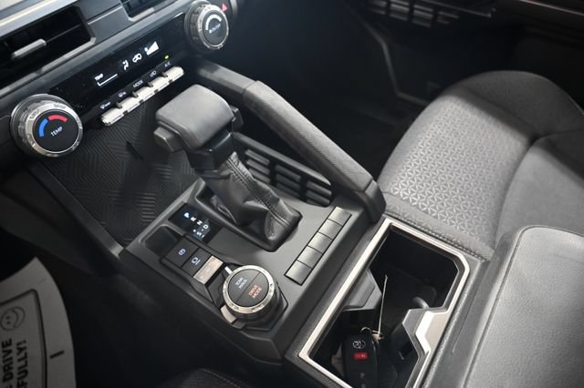 Used 2025 Toyota 4Runner SR5 AWD/4WD image 19