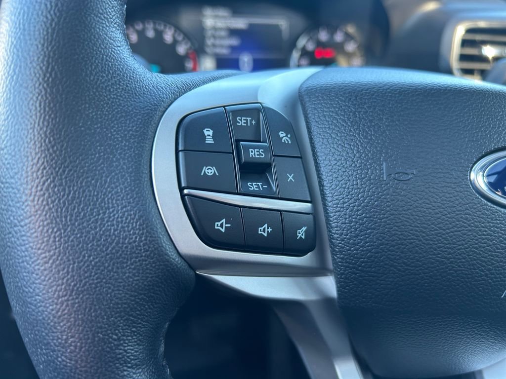 Used 2023 Ford Explorer XLT w/ Equipment Group 202A AWD/4WD image 18