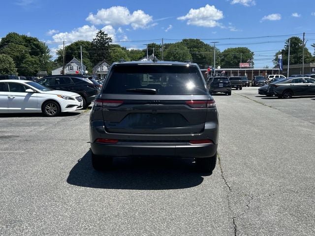 New 2026 Jeep Grand Cherokee Altitude AWD/4WD image 3