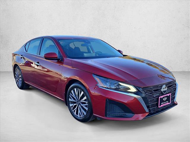 Used 2024 Nissan Altima 2.5 SV w/ SV Premium Package image 3