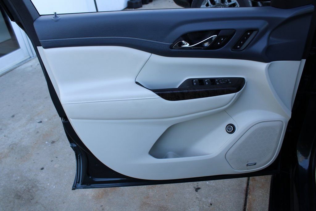 Used 2021 GMC Acadia Denali w/ Denali Ultimate Package image 9