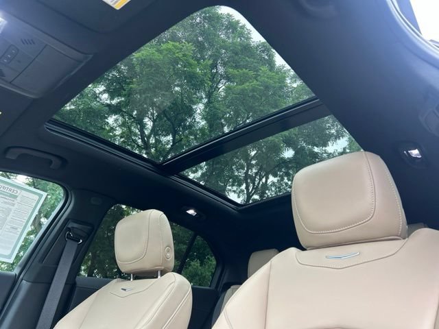 Used 2024 Cadillac XT4 Luxury w/ Cold Weather Package AWD/4WD image 28