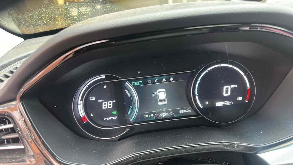 Used 2022 Kia Niro EX Premium w/ Cold Weather Package image 18