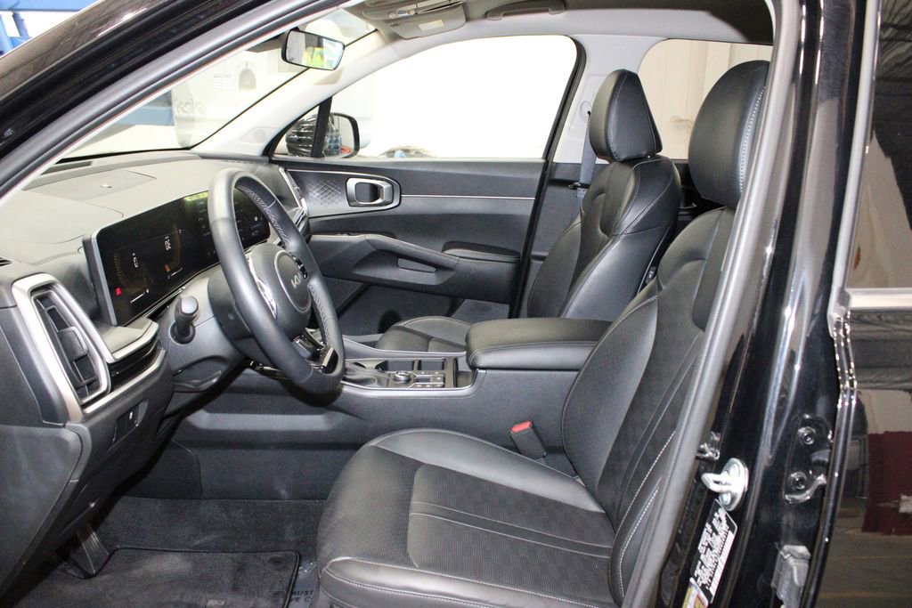 Used 2024 Kia Sorento S image 11