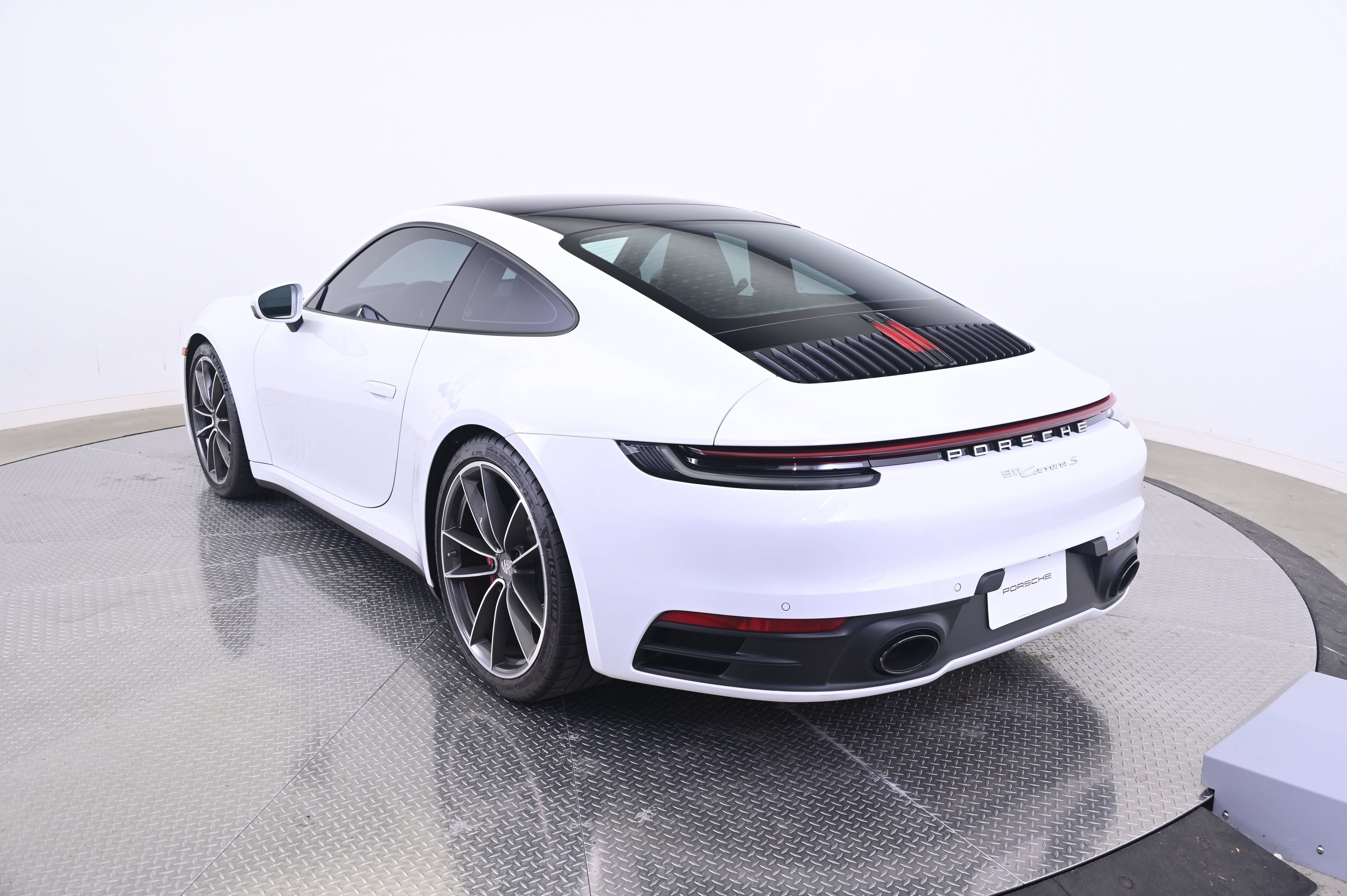 Used 2023 Porsche 911 Carrera S RWD image 3