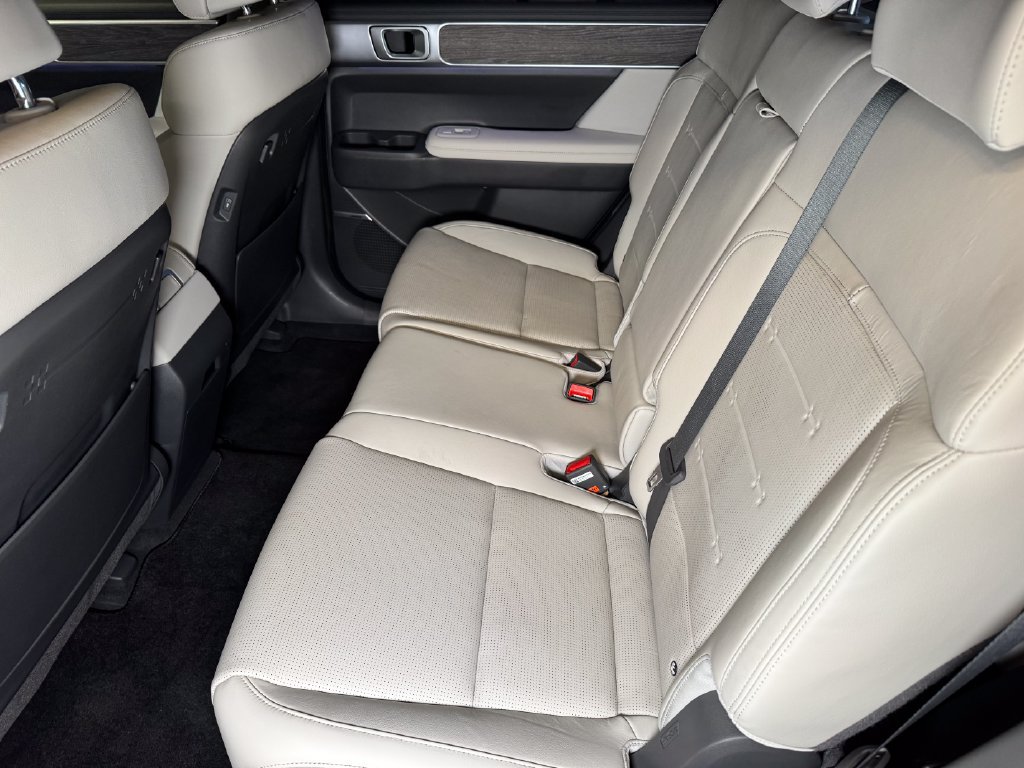 Used 2024 Hyundai Santa Fe Limited AWD/4WD image 22