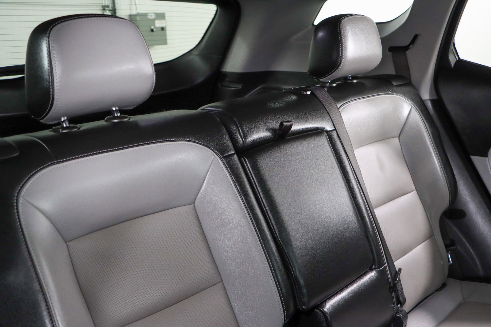 Used 2023 GMC Terrain SLT image 27