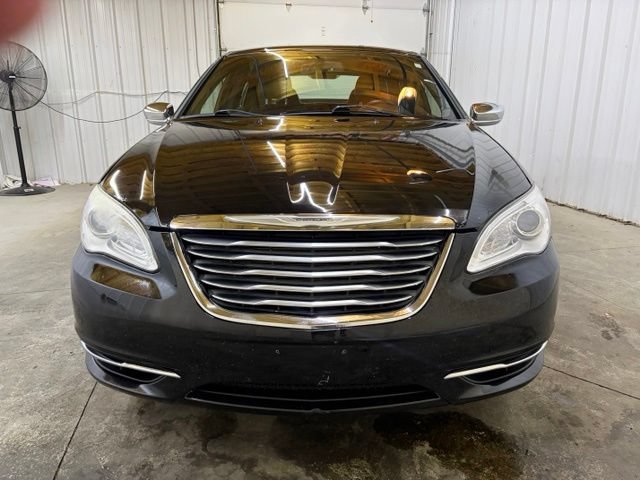 Used 2013 Chrysler 200 Limited FWD image 2