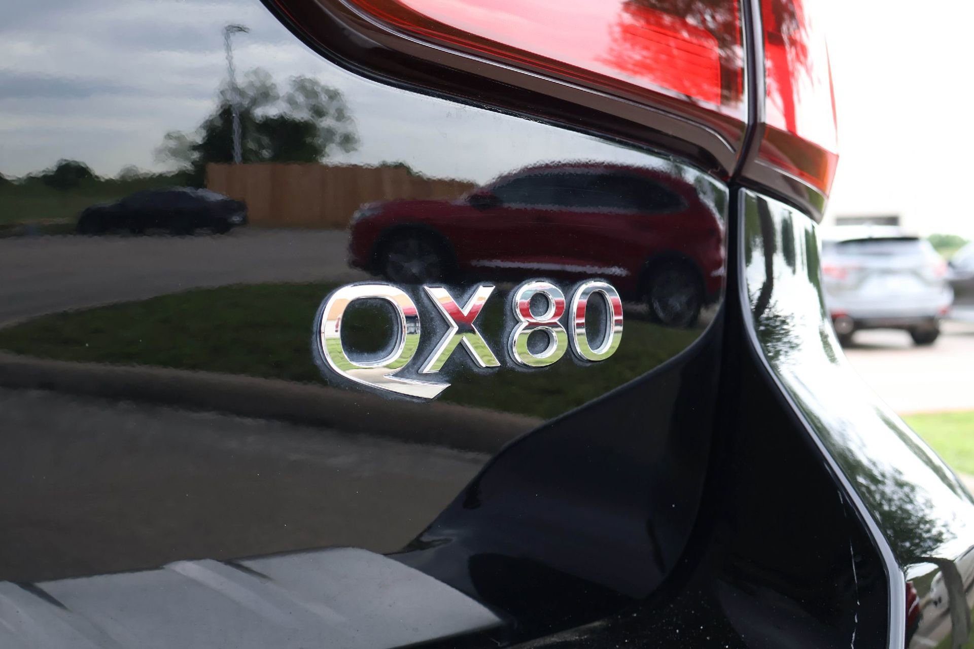 Used 2022 INFINITI QX80 Luxe w/ All-Season Package AWD/4WD image 7