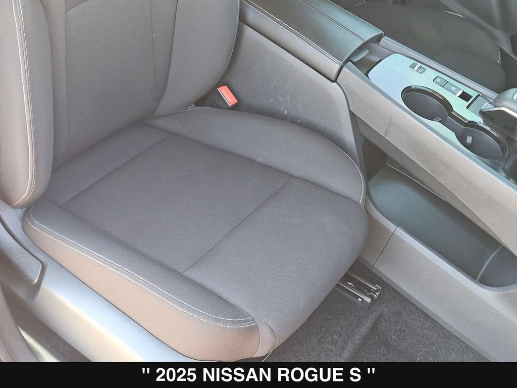 Used 2025 Nissan Rogue S FWD image 32