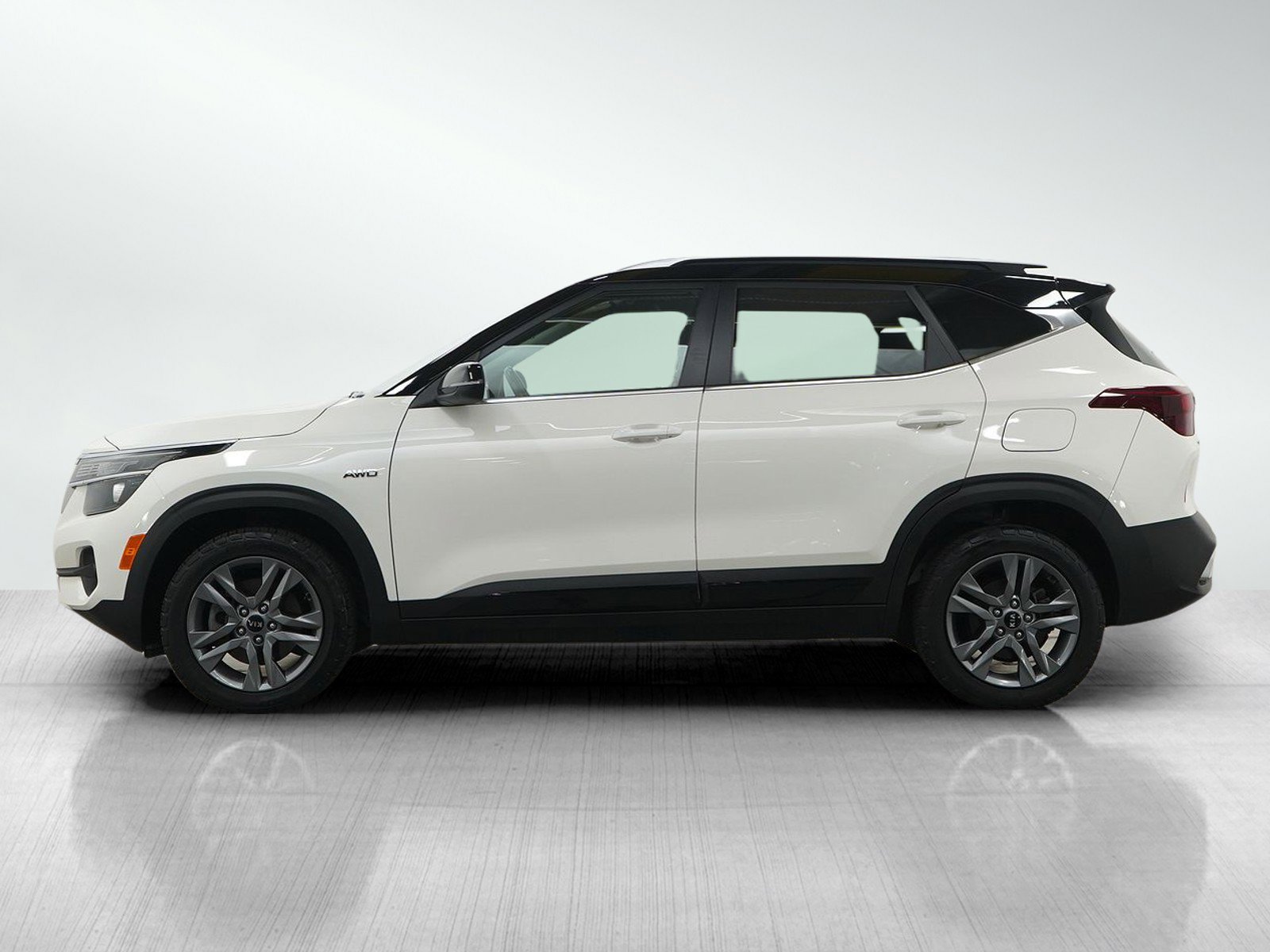 Used 2021 Kia Seltos S AWD/4WD image 2