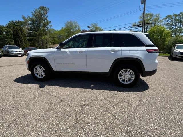 Used 2023 Jeep Grand Cherokee Laredo AWD/4WD image 2