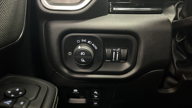 Used 2025 RAM 1500 Laramie w/ Night Edition AWD/4WD image 33