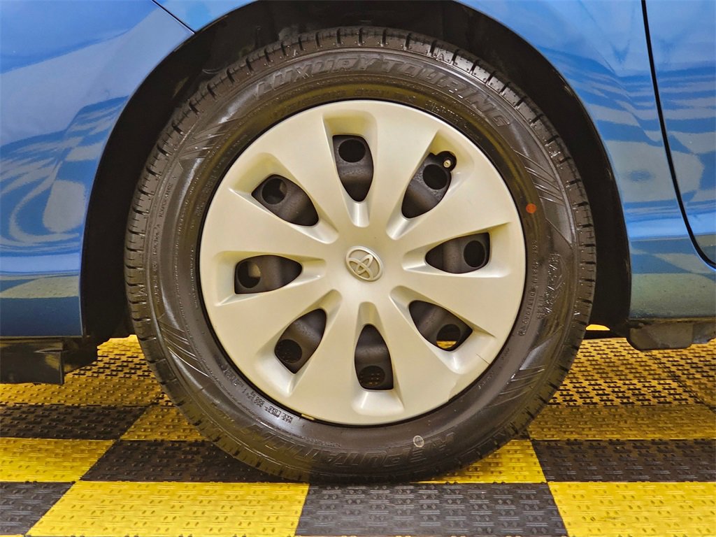 Used 2013 Toyota Prius C Two image 9