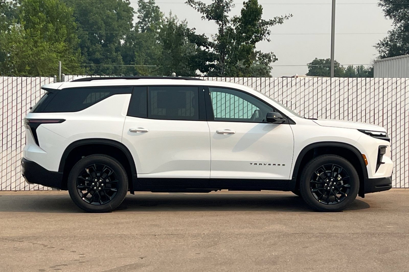 New 2026 Chevrolet Traverse LT w/ Midnight/Sport Edition AWD/4WD image 3