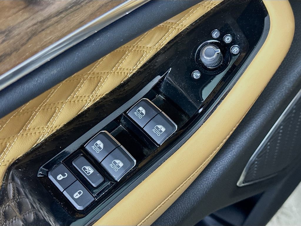 Used 2022 Jeep Grand Cherokee Summit w/ Luxury Tech Group V image 20