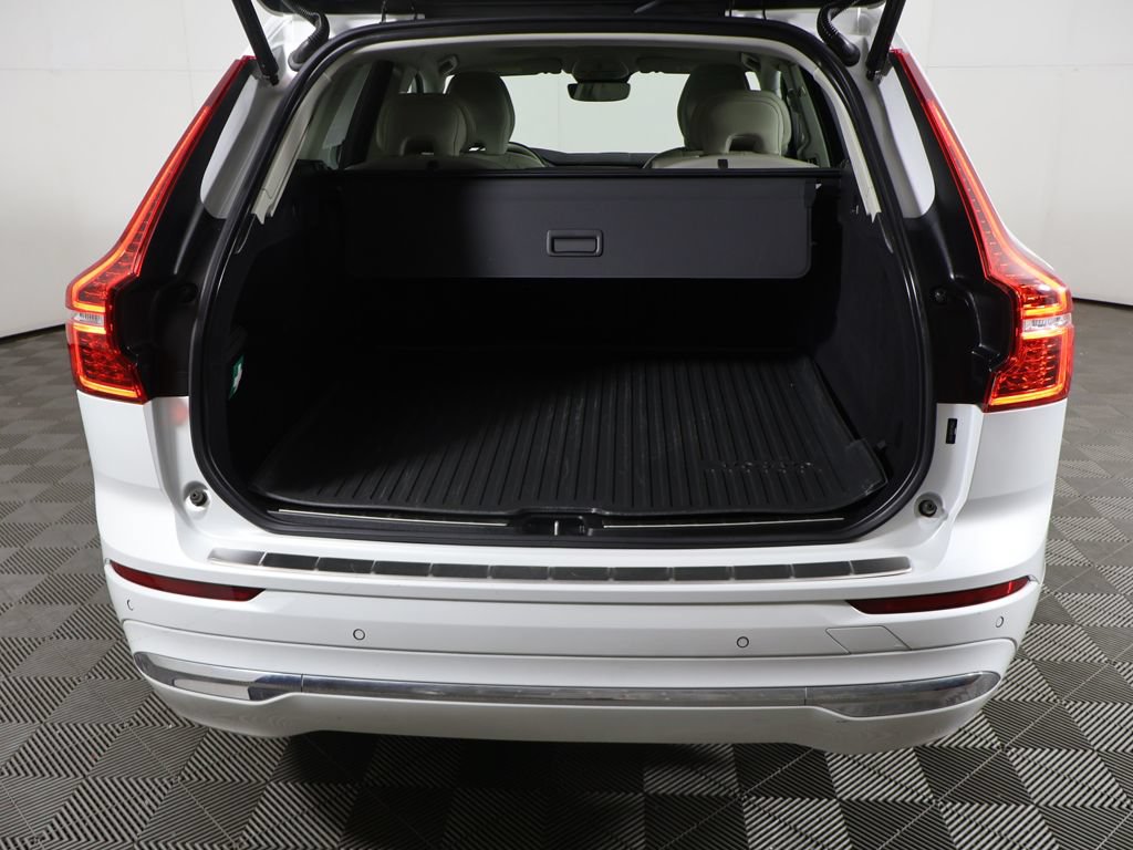 Used 2023 Volvo XC60 B5 Plus w/ Protection Package Premier AWD/4WD image 17