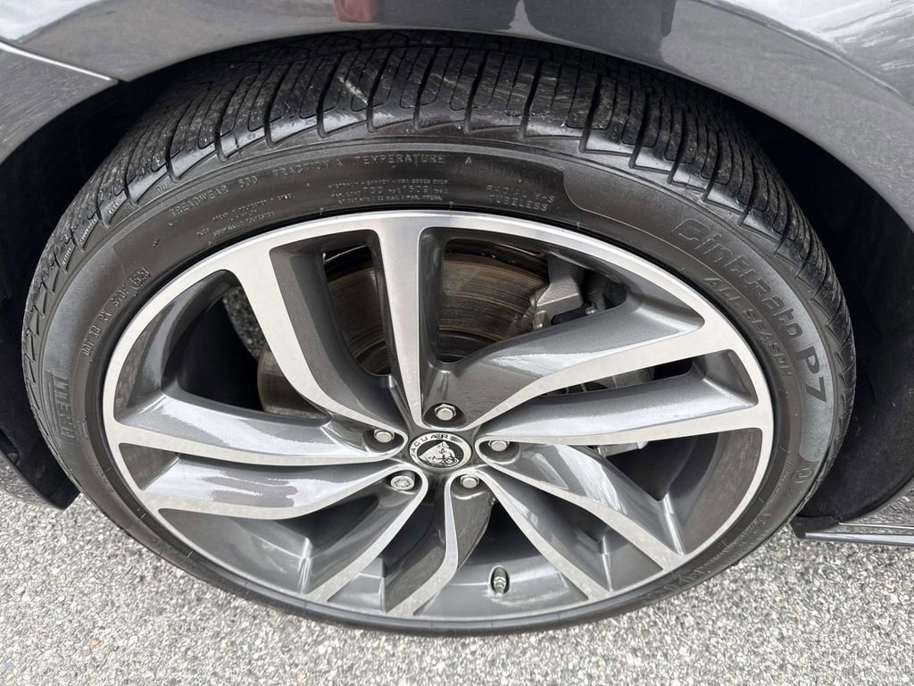 Used 2024 Jaguar XF R-Dynamic SE image 12