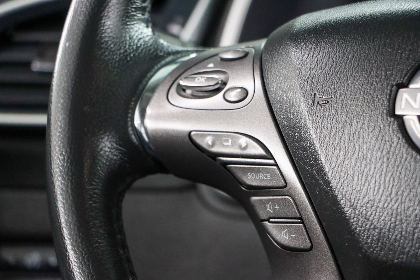 Used 2023 Nissan Murano SV w/ SV Midnight Edition Package FWD image 13