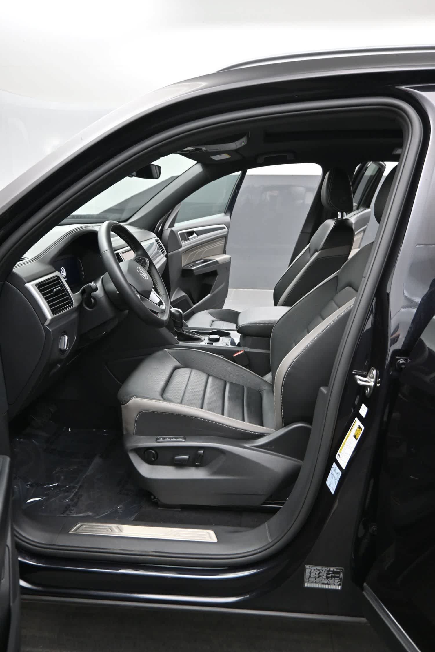 Used 2021 Volkswagen Atlas Cross Sport SEL Premium AWD/4WD image 16