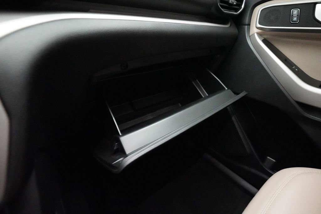 Used 2023 Ford Explorer XLT w/ Equipment Group 202A image 31