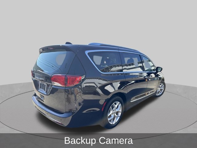 Used 2018 Chrysler Pacifica Touring-L Plus w/ Tire & Wheel Group FWD image 4