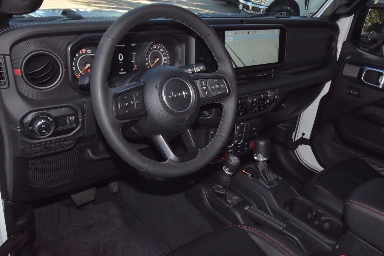 Used 2025 Jeep Gladiator Rubicon AWD/4WD image 33