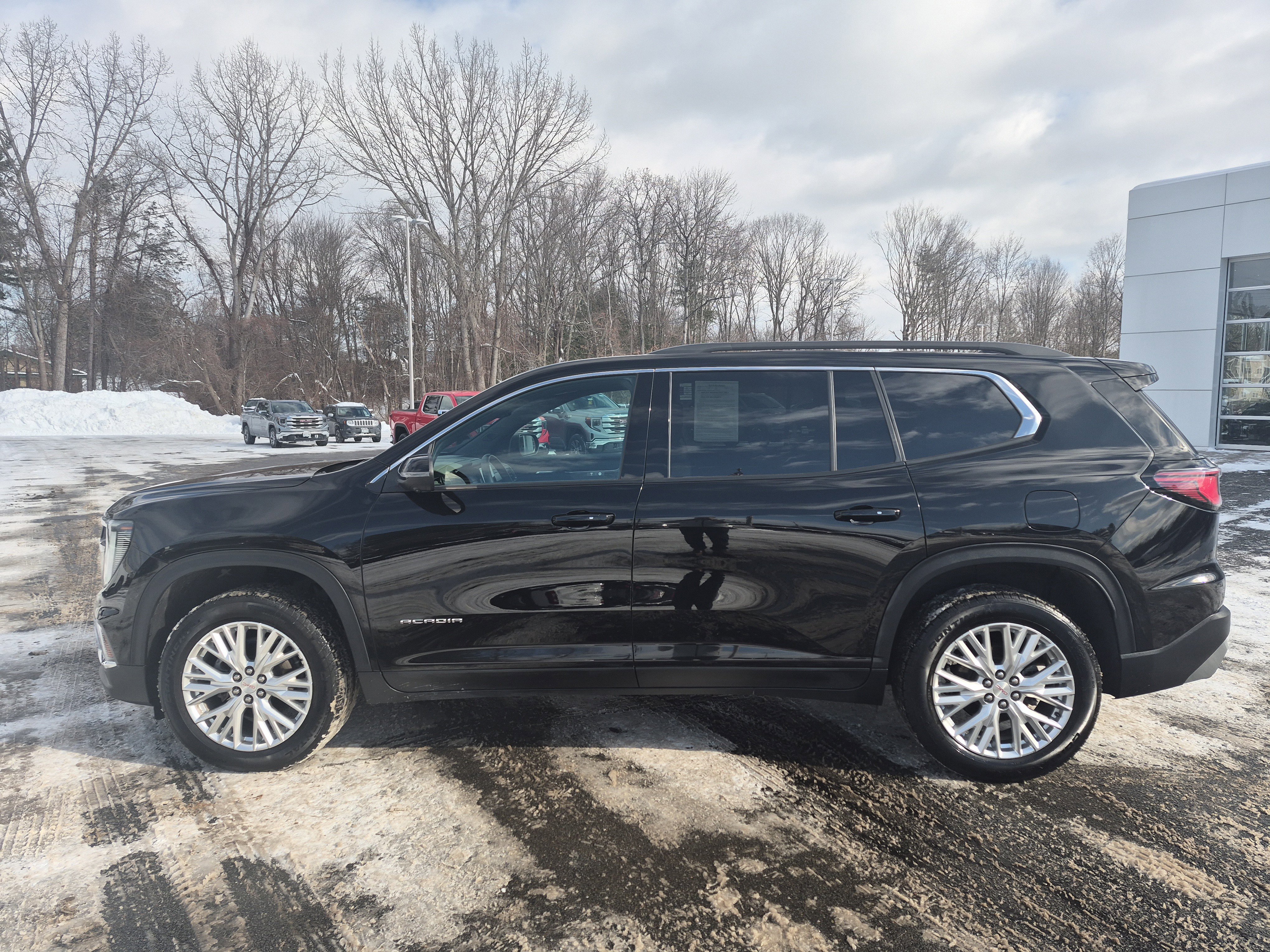 Used 2024 GMC Acadia Elevation image 3