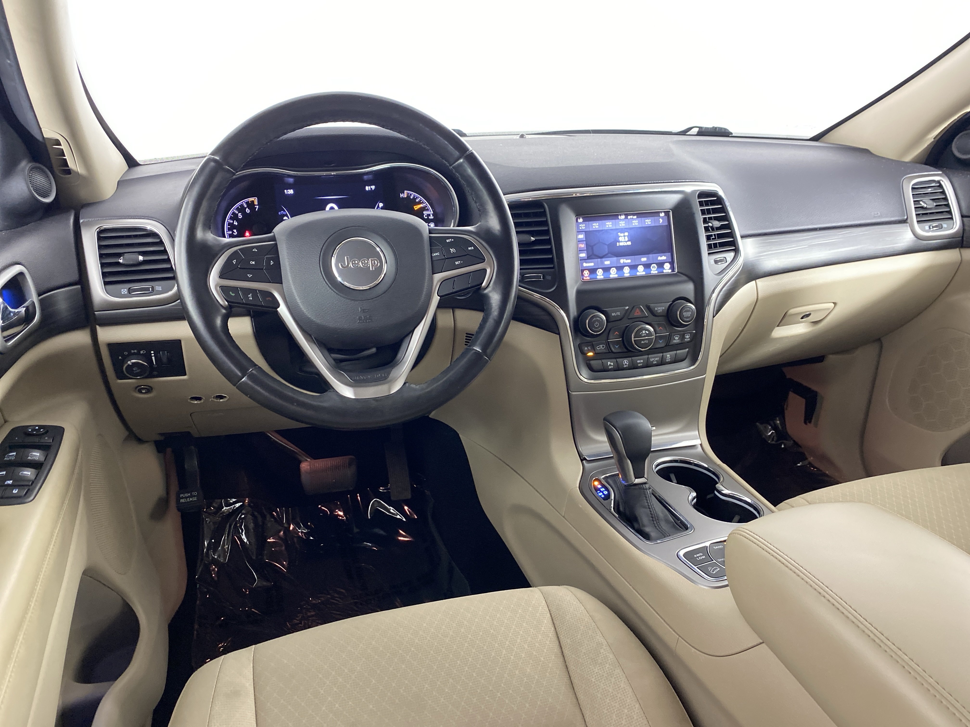 Used 2019 Jeep Grand Cherokee Laredo AWD/4WD image 36