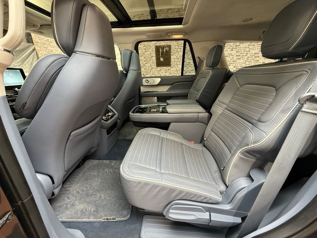 Used 2021 Lincoln Navigator Black Label w/ Cargo Convenience Package image 15