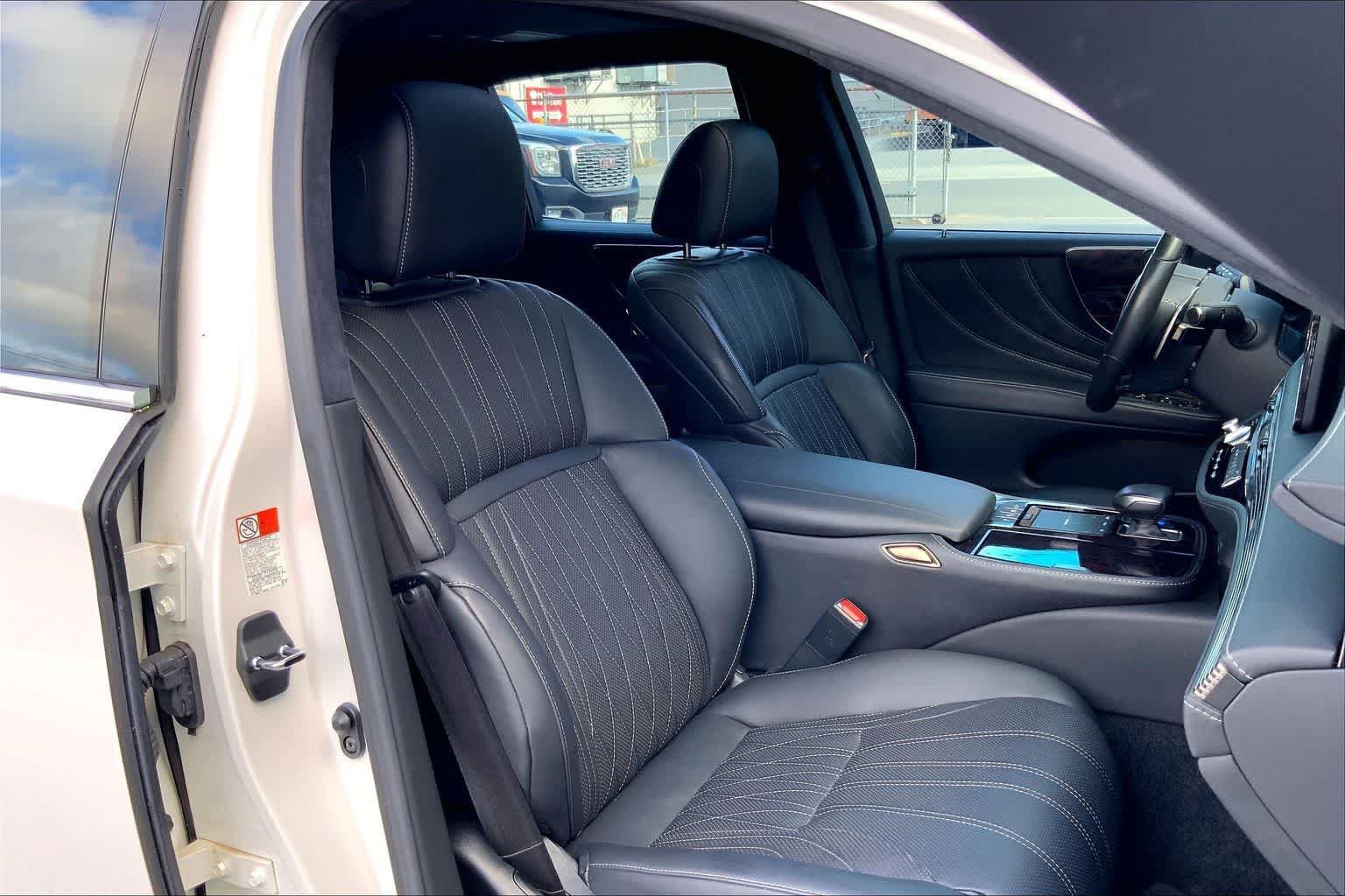 Used 2022 Lexus LS 500 w/ Luxury Package RWD image 13