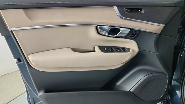 New 2026 Volvo XC90 T8 Plus w/ Protection Package AWD/4WD image 9