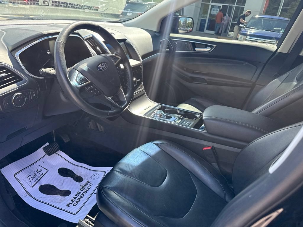 Used 2019 Ford Edge Titanium w/ Equipment Group 301A AWD/4WD image 17