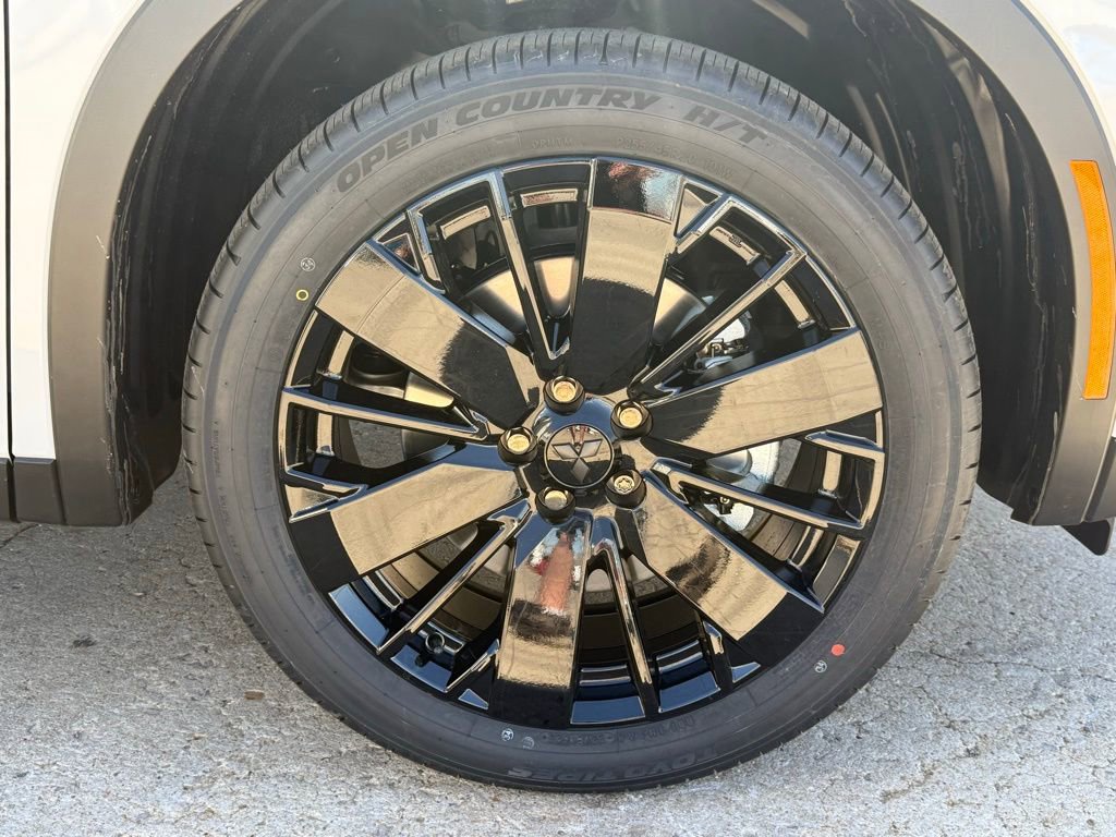 New 2026 Mitsubishi Outlander LE image 20