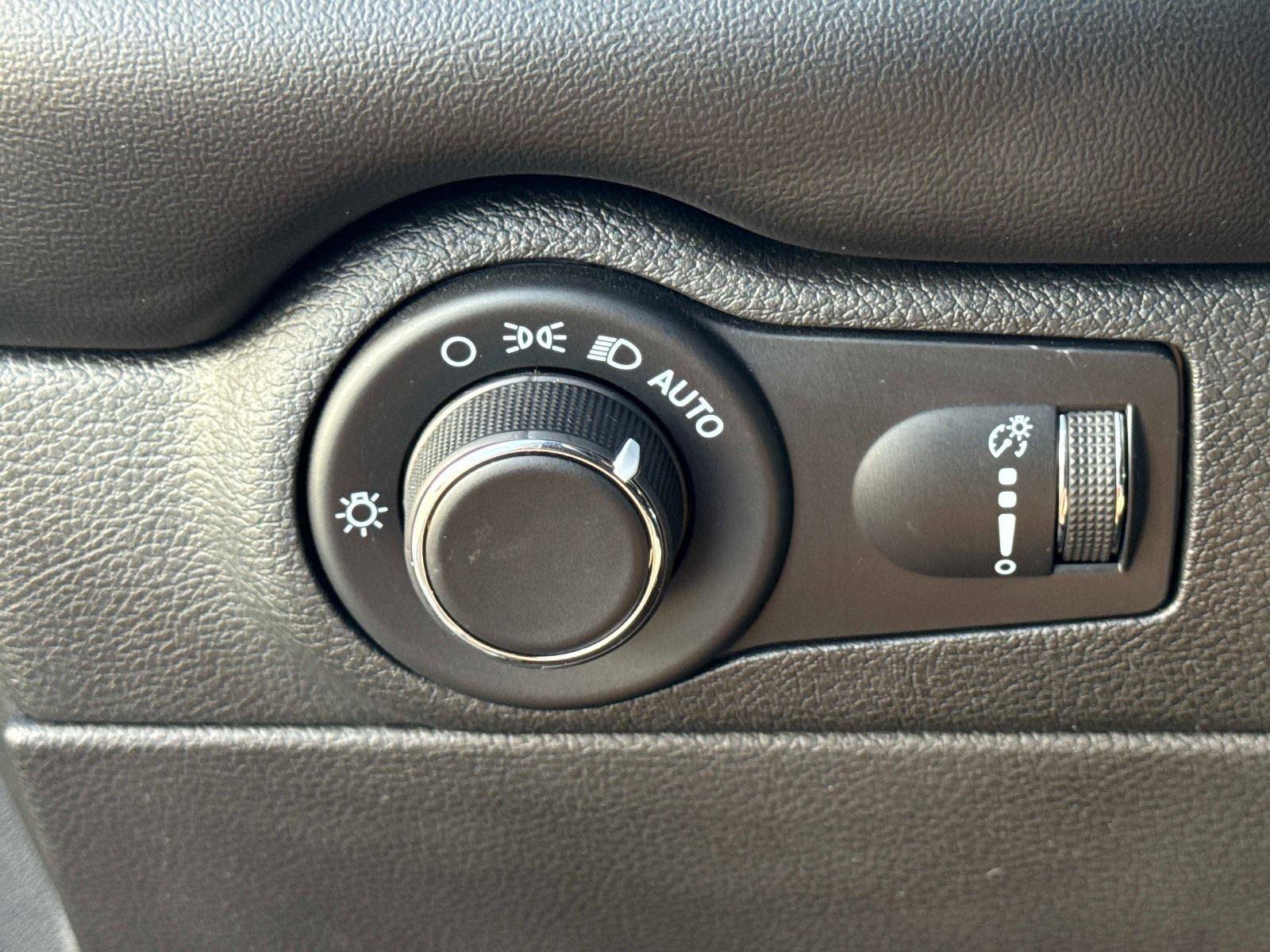 Used 2023 Dodge Durango SXT Launch Edition RWD image 30